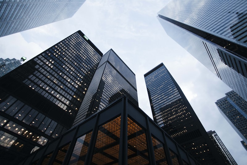 Fachada de oficinas del corporativo de Bryrmerxur